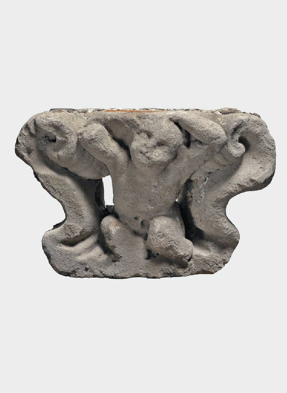 Satiro accovacciato tra due volute (balaustra, parte di) di Scultore - ambito lombardo (ultimo quarto sec. XVII)