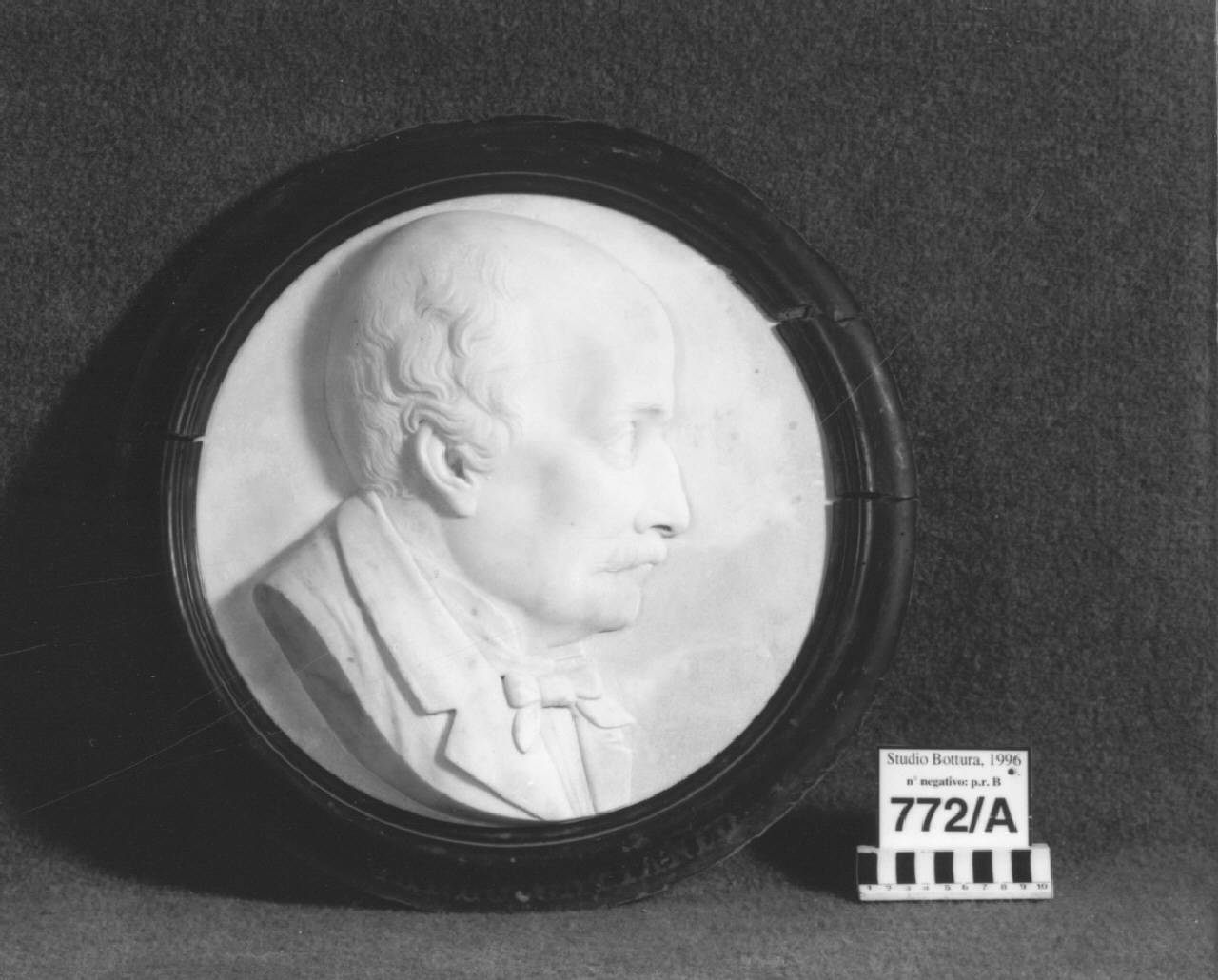 Carlo Cattaneo di profilo volto a destra (1801-1869) (medaglione, opistografo) di Scultore - ambito lombardo (terzo quarto sec. XIX)