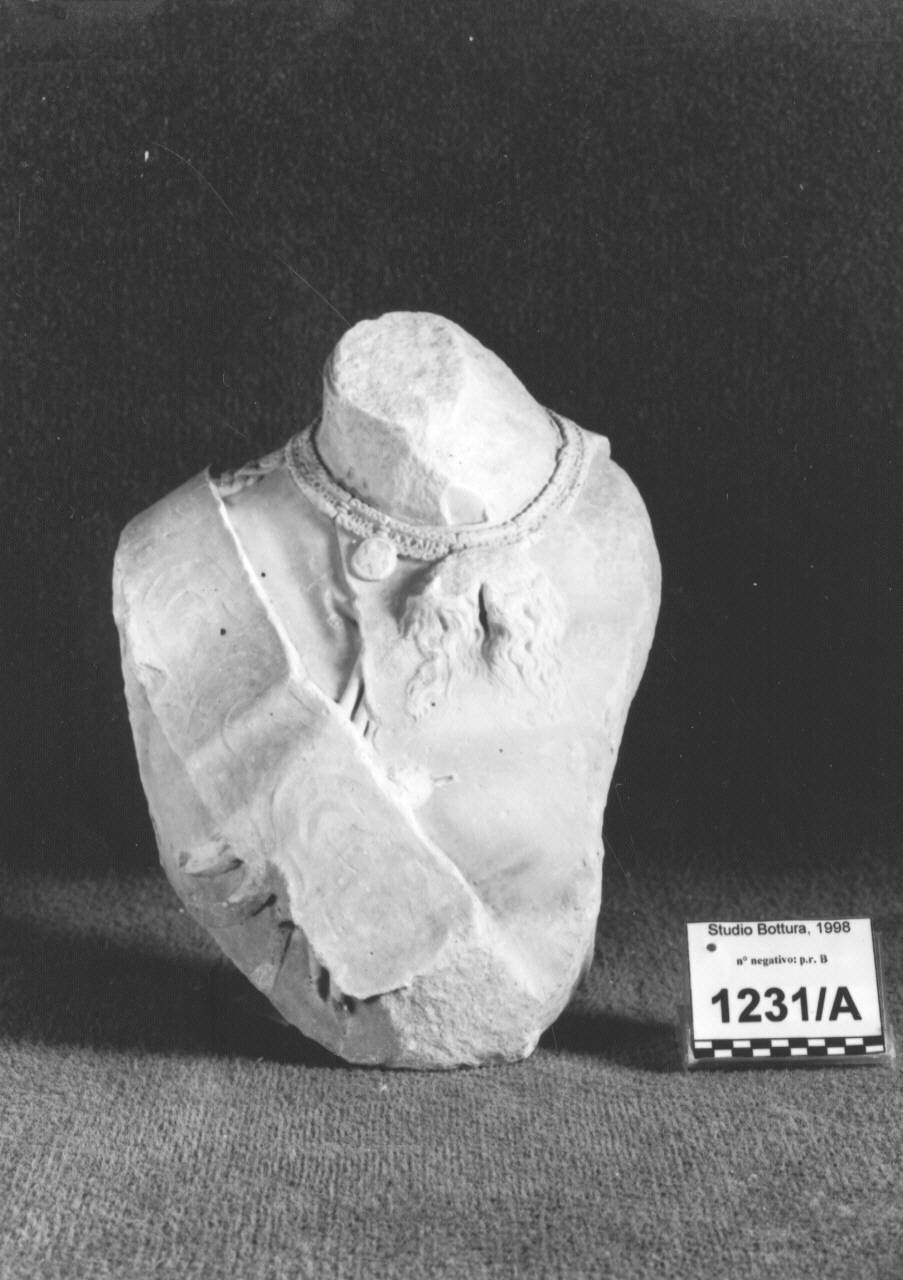 Busto acefalo con insegna del Toson d'Oro (busto acefalo) di Scultore - ambito italiano (terzo quarto sec. XIX)