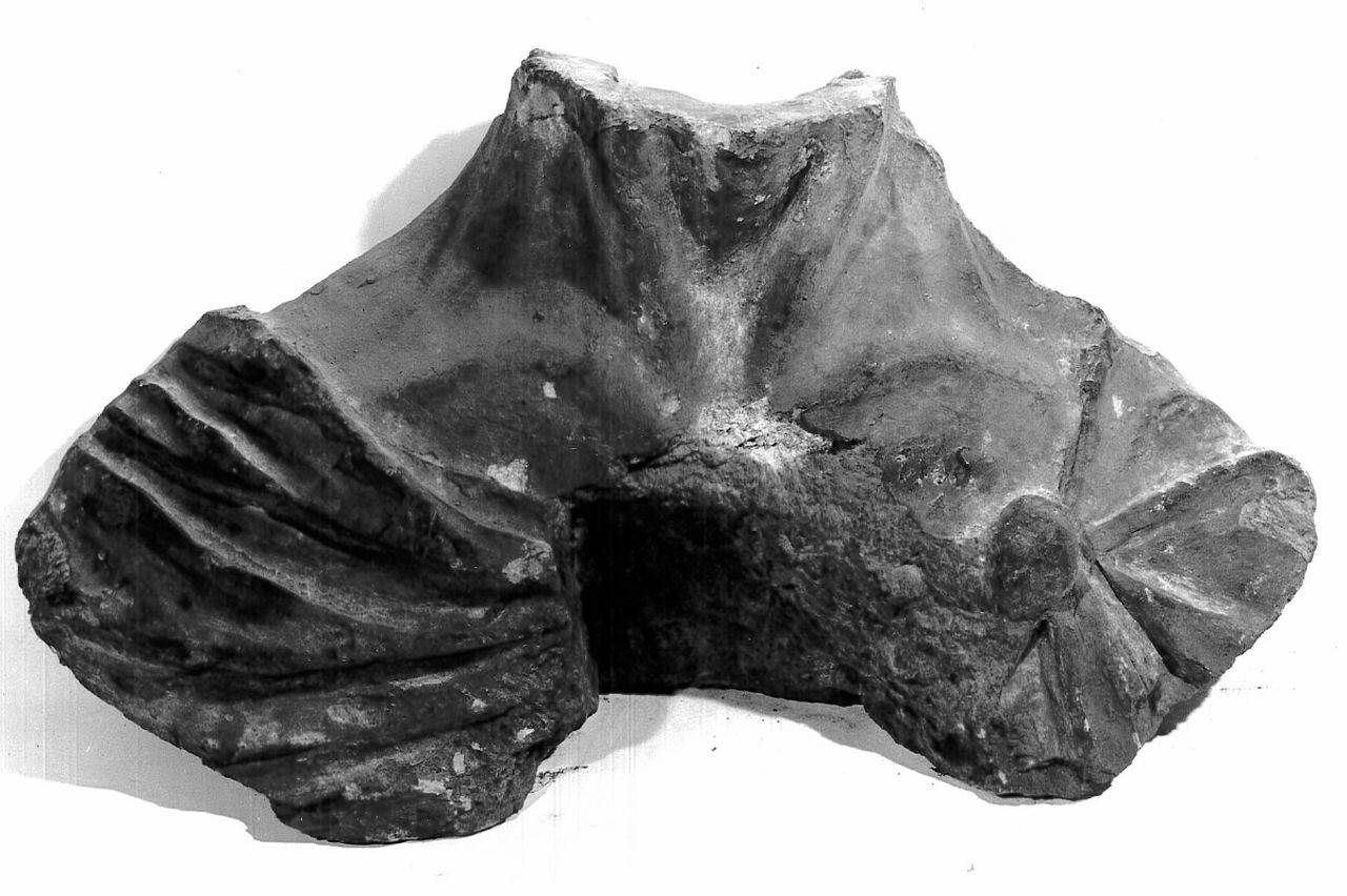 Busto virile colossale acefalo (busto, parte di) di Plasticatore - ambito lombardo (fine/inizio sec. XV)