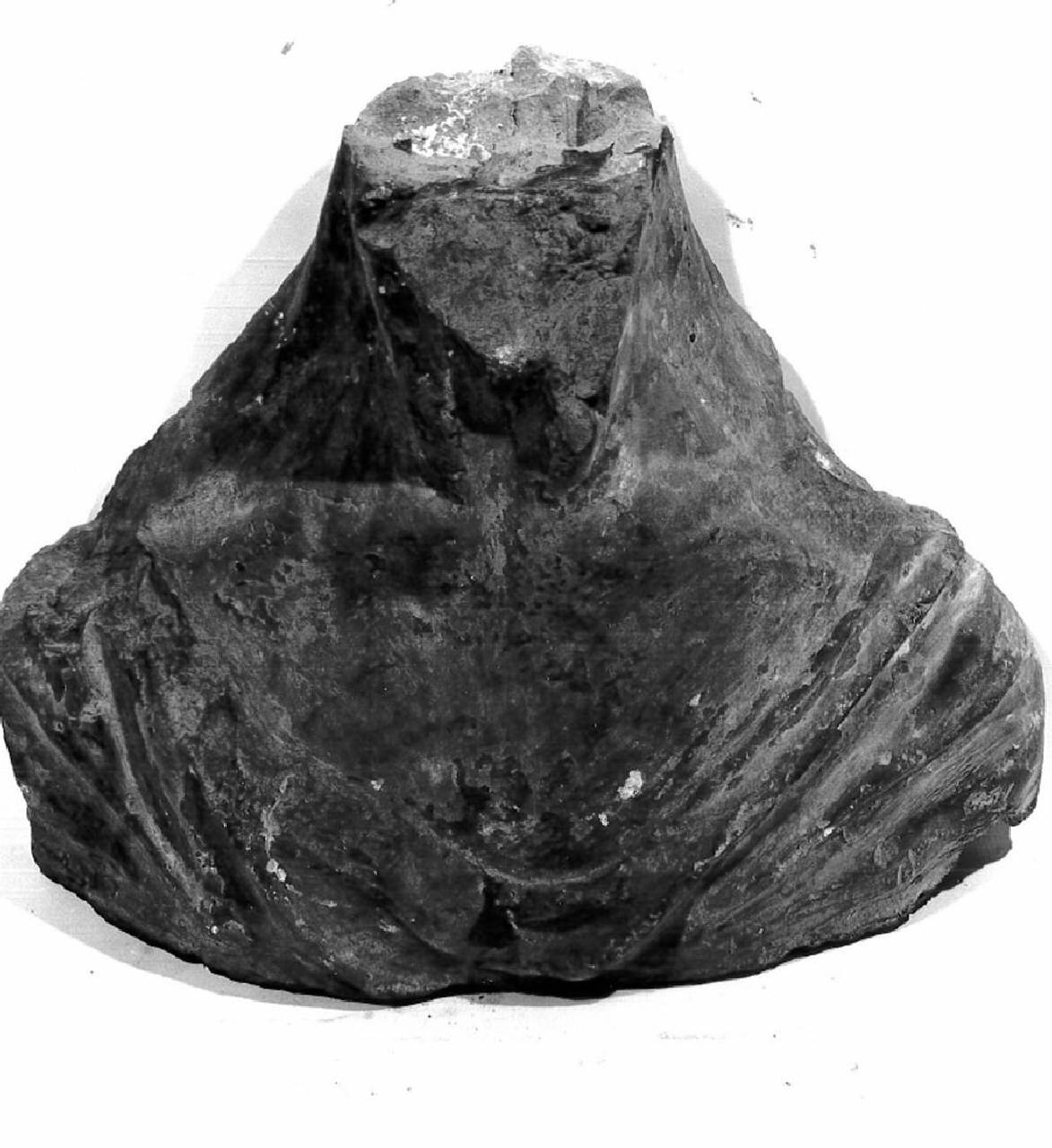 Busto virile colossale acefalo (busto, parte di) di Plasticatore - ambito lombardo (fine/inizio sec. XV)