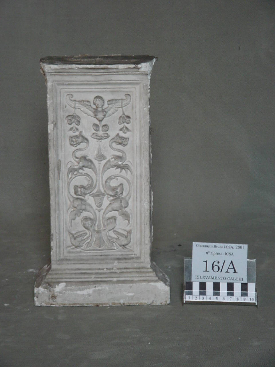 Calco di un pilastrino con candelabra terminante con una arpia del monumento Birago? (pilastrino) di Pierotti, Pietro (terzo quarto sec. XIX)