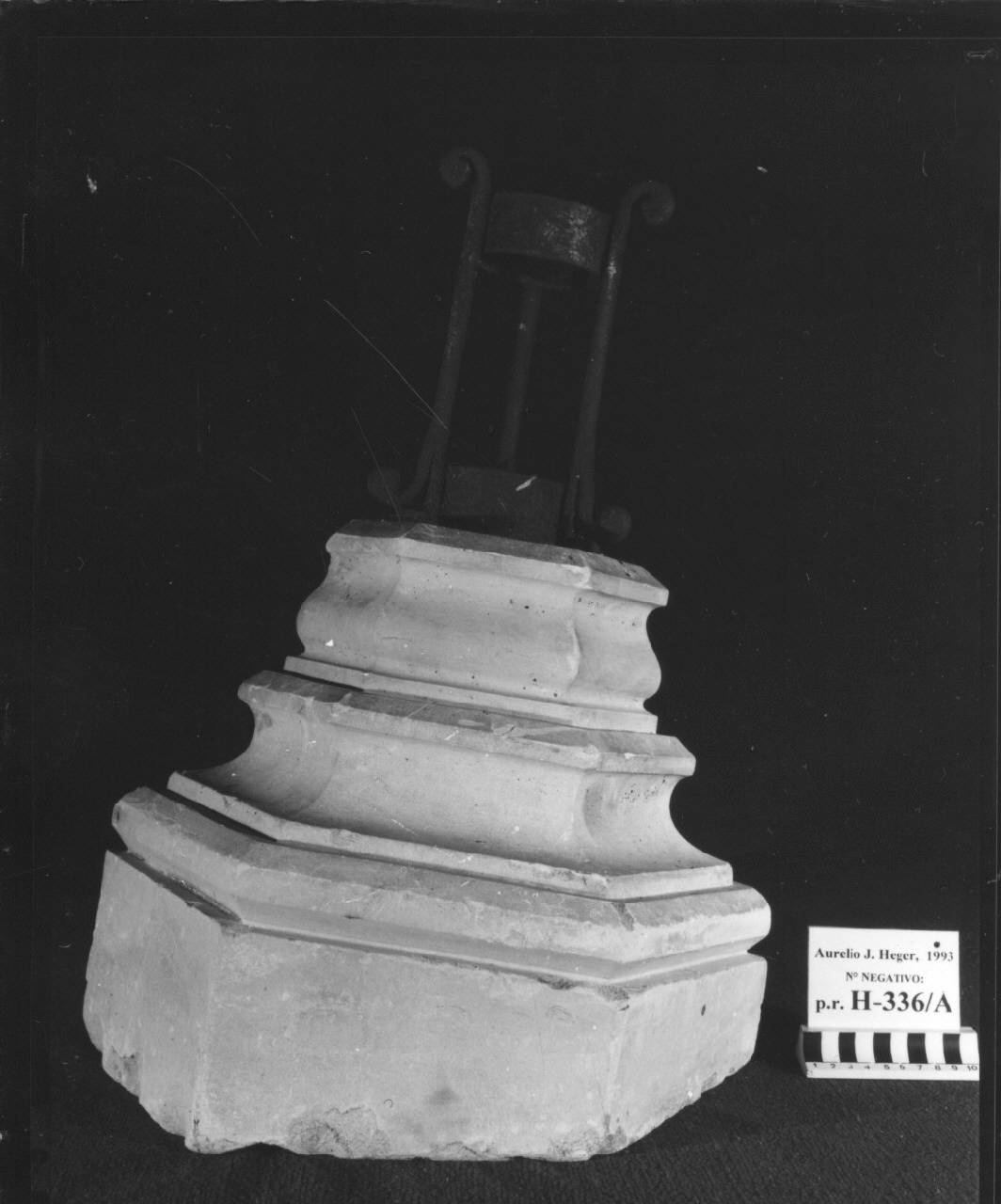 Base reggi asta, per un gonfalone? (base) di Scultore - ambito lombardo (prima metà sec. XIX)