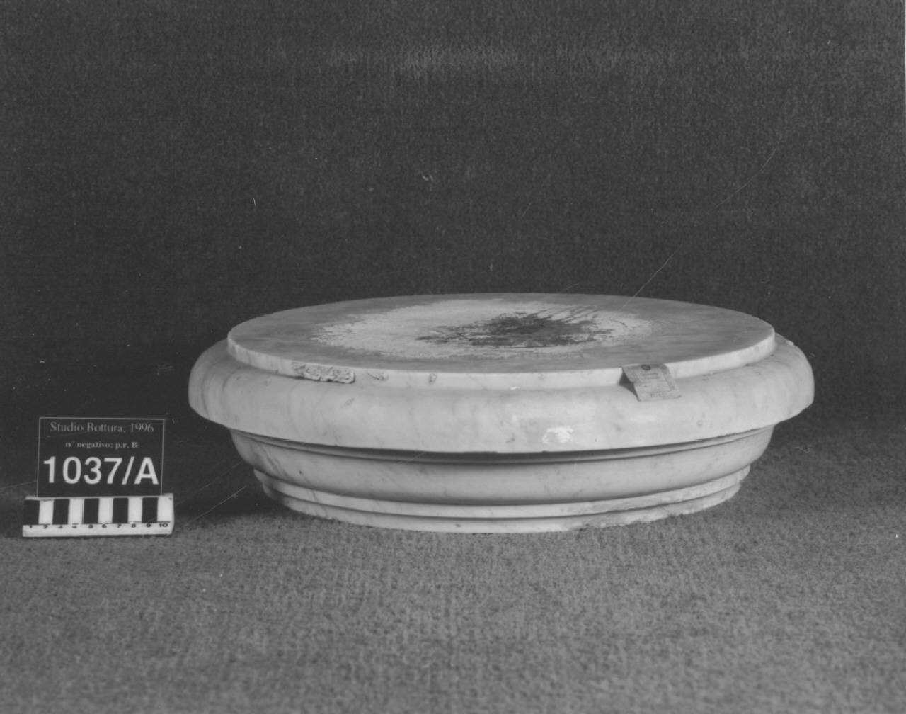 Base per busto (base) di Scultore - ambito italiano (fine/ inizio sec. XIX)