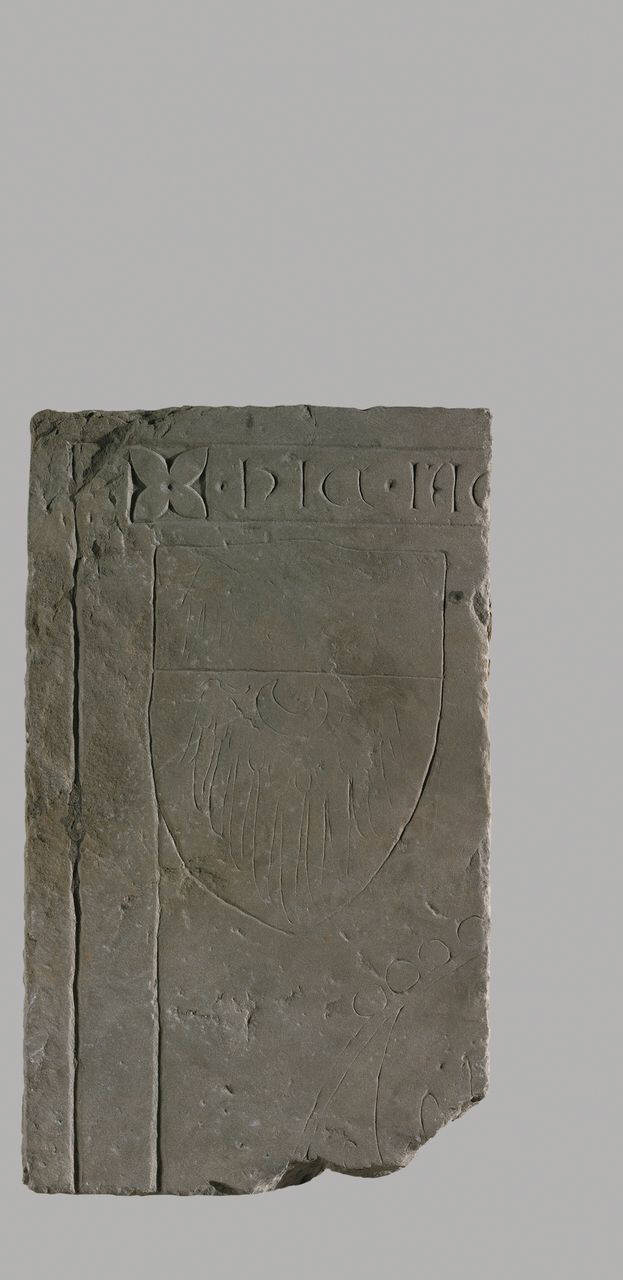 Lastra tombale in tre parti (lastra tombale, parte di) di Scultore - ambito lombardo (prima metà sec. XIV)