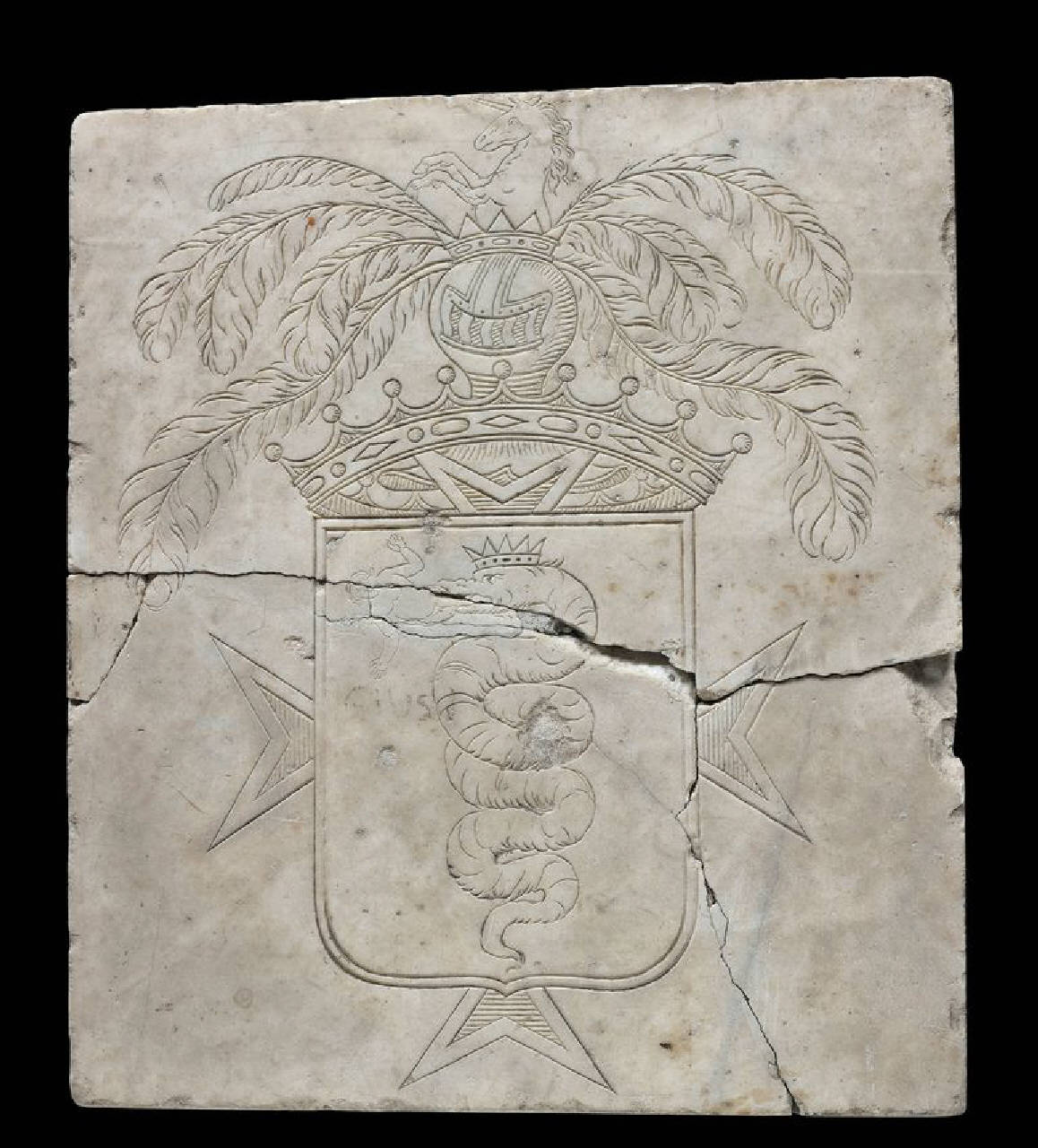 Lastra con stemma Visconti coronato con cimiero e cavallo sovrastante la croce di Malta (lastra, incisa) di Scultore - ambito lombardo (prima metà sec. XVI)