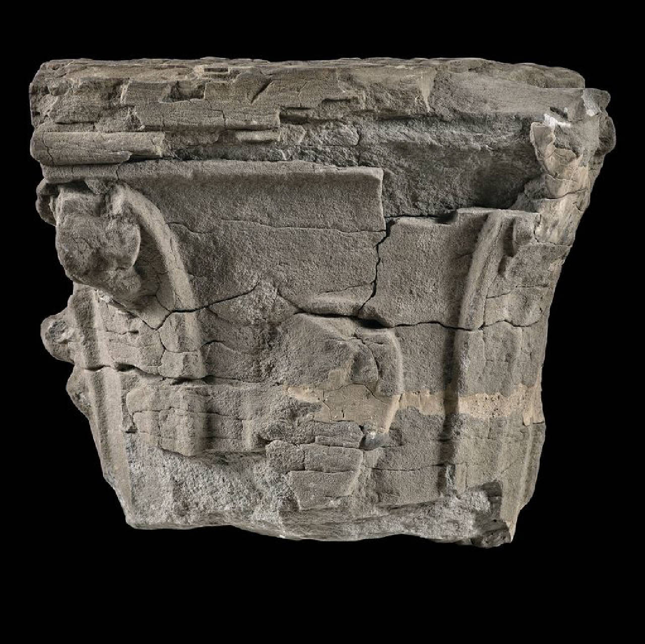 Capitello in arenaria (capitello) di Scultore - ambito lombardo (seconda metà sec. XV)