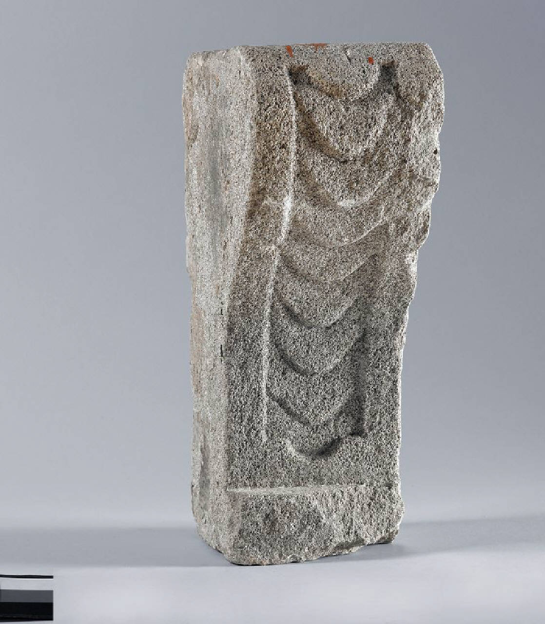 Mensola in arenaria (mensola) di Scultore - ambito lombardo (inizio sec. XVII)
