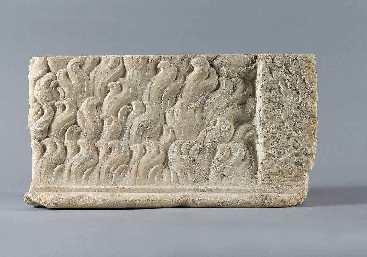 Architrave?, decorata con vello d'animale (architrave?, parte di) di Scultore - ambito lombardo (fine sec. XV)