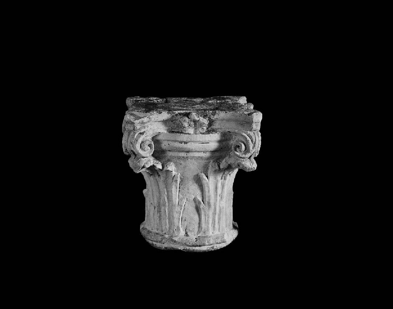 Capitello con foglie nervate (capitello) di Scultore - ambito lombardo (fine sec. XV)
