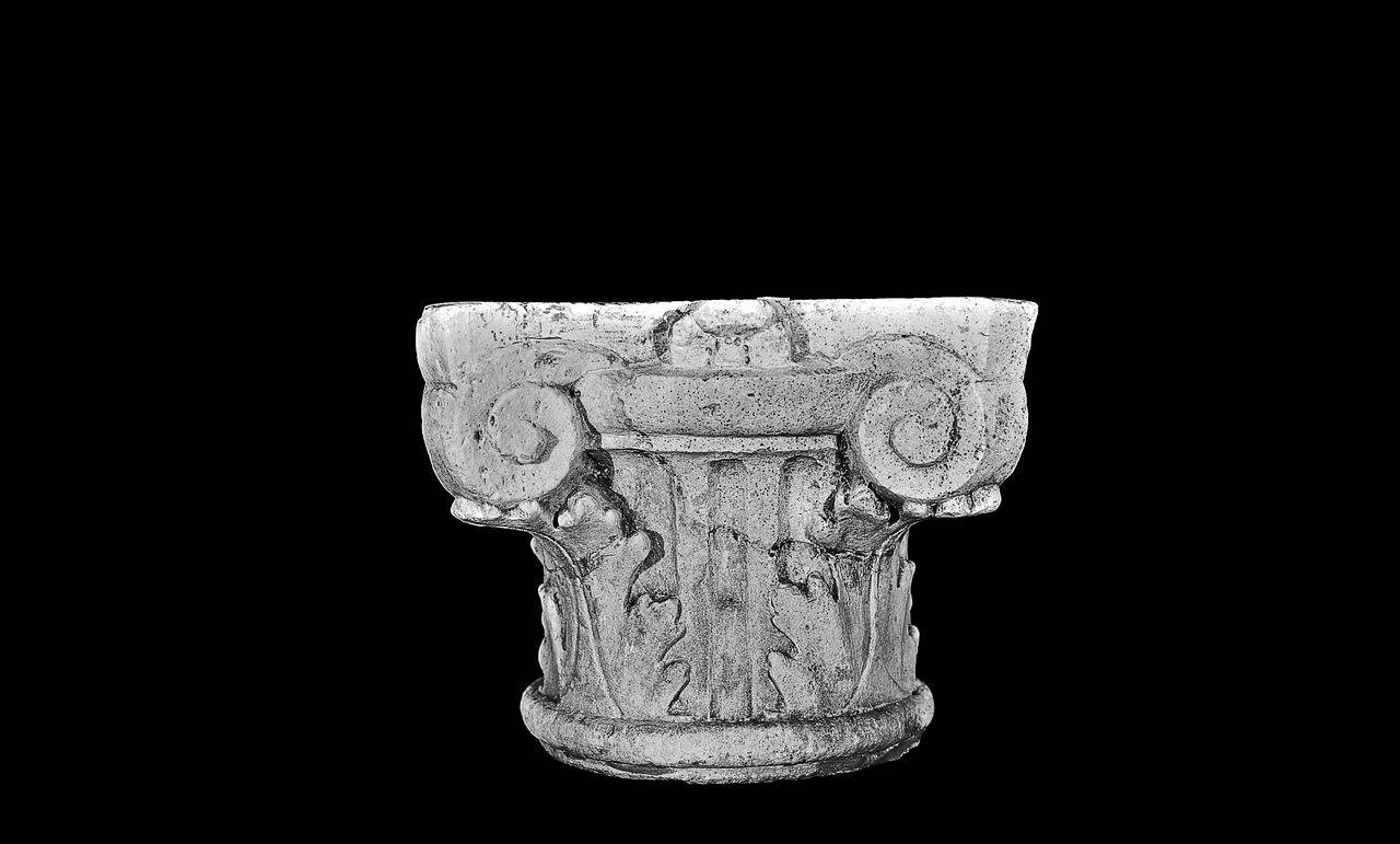 Capitello con foglie d'acanto e bacellatura, in pendant (capitello) di Scultore - ambito lombardo (fine/ inizio sec. XV)