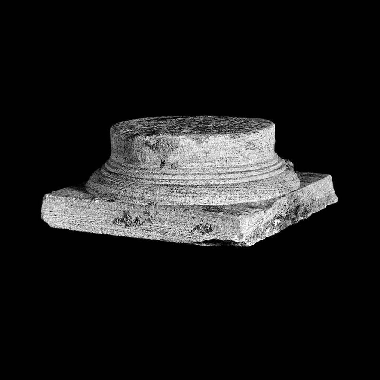 Base di colonna (base di colonna) di Scultore - ambito lombardo (sec. XVII)