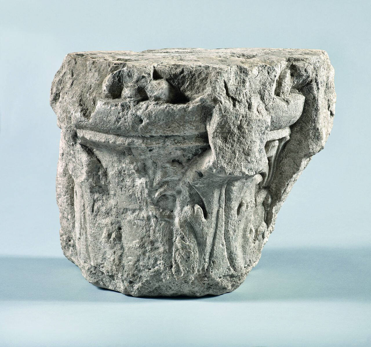 Capitello di semi colonna abraso (capitello di semi colonna) di Scultore - ambito lombardo (prima metà sec. XV)