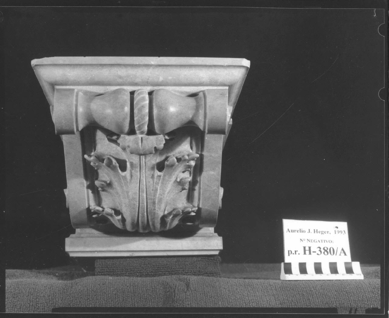 Mensola, di camino?, uno di due elementi (mensola) di Scultore - ambito lombardo (primo quarto sec. XIX)