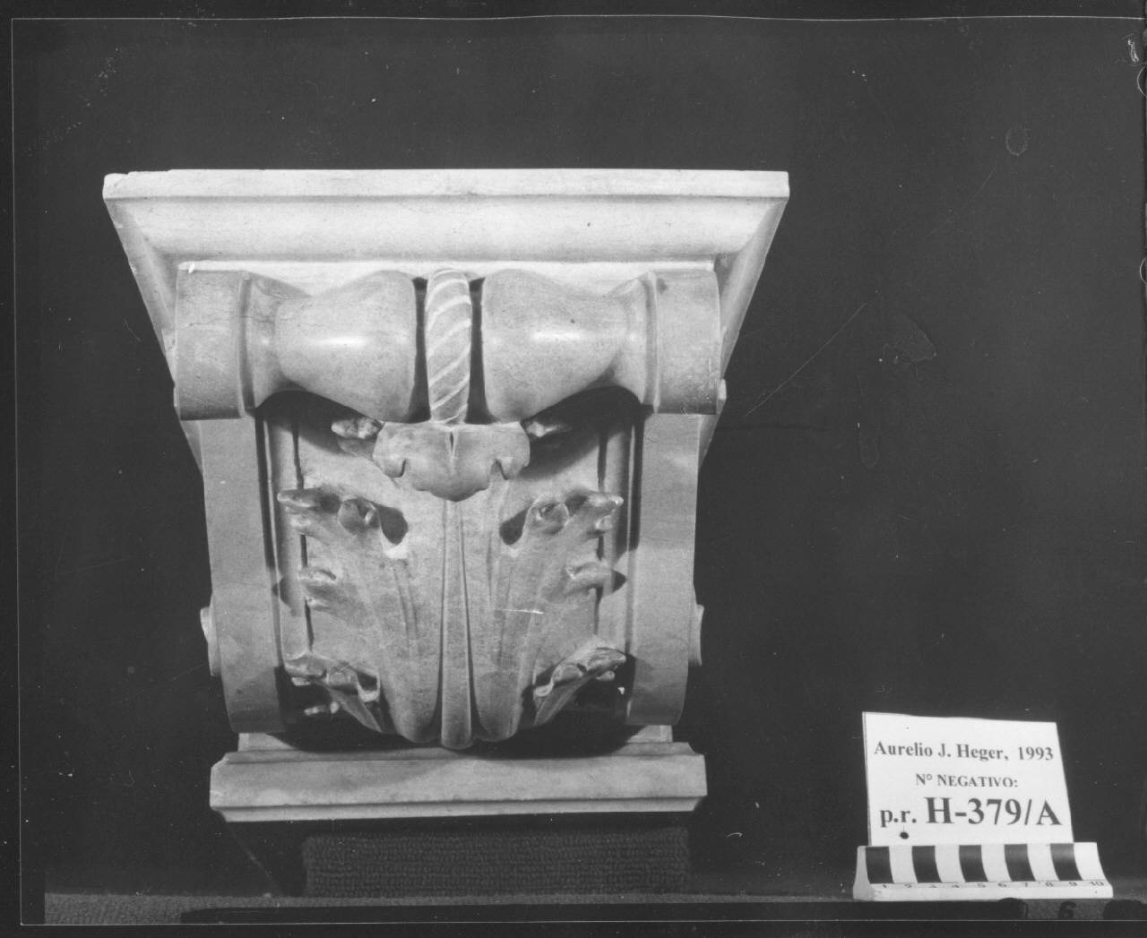 Mensola, di camino?, uno di due elementi (mensola, di camino?) di Scultore - ambito lombardo (primo quarto sec. XIX)