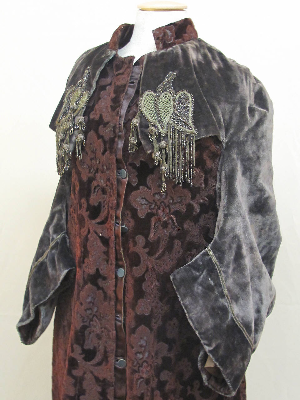soprabito femminile - manifattura italiana||manifattura francese (ultimo quarto sec. XIX)