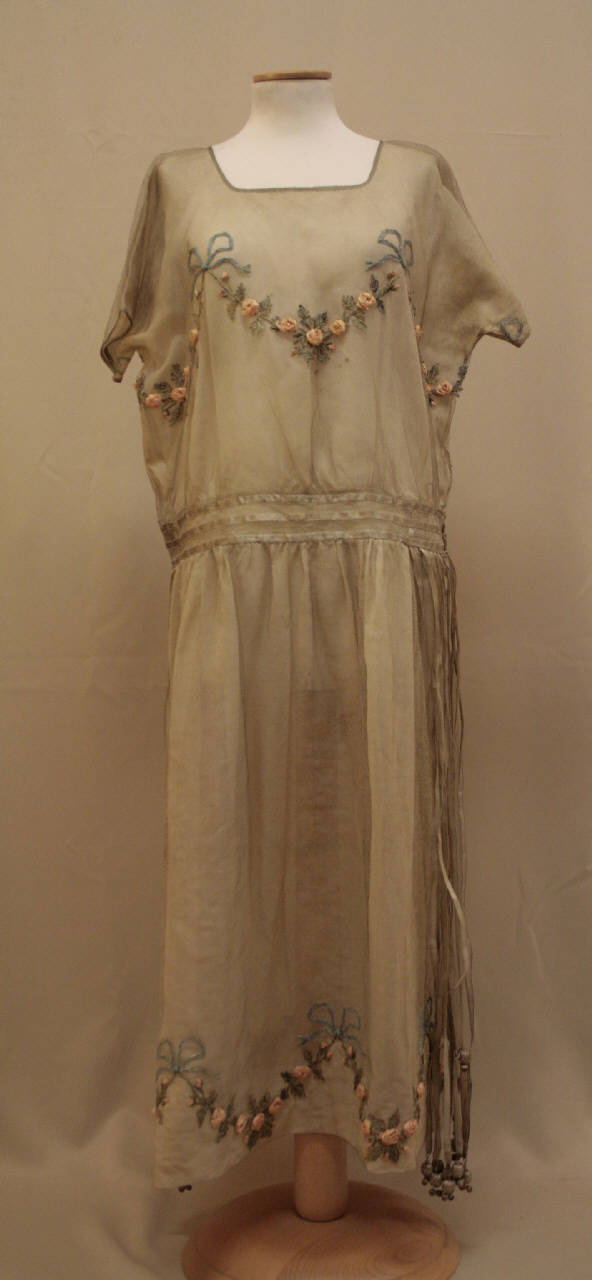 abito femminile - manifattura italiana (secondo quarto sec. XX)