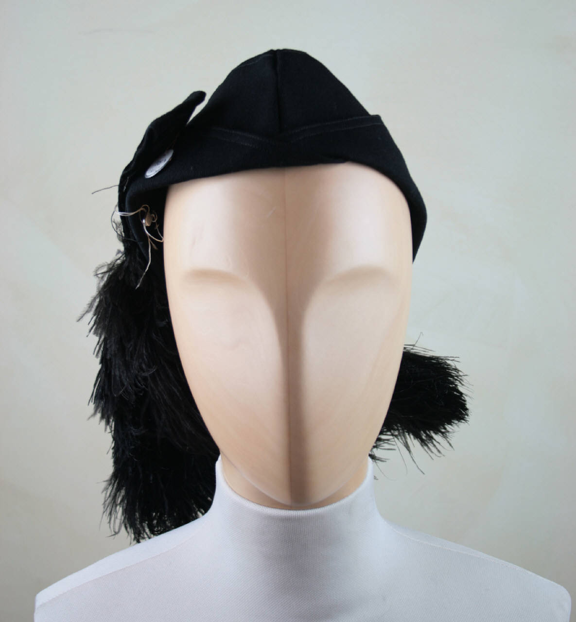 cappello di G. Canavesio (ditta)/ di R. Genovese/ Divise militari e fasciste/ via C. Battisti 15/ Torino (secondo quarto sec. XX)