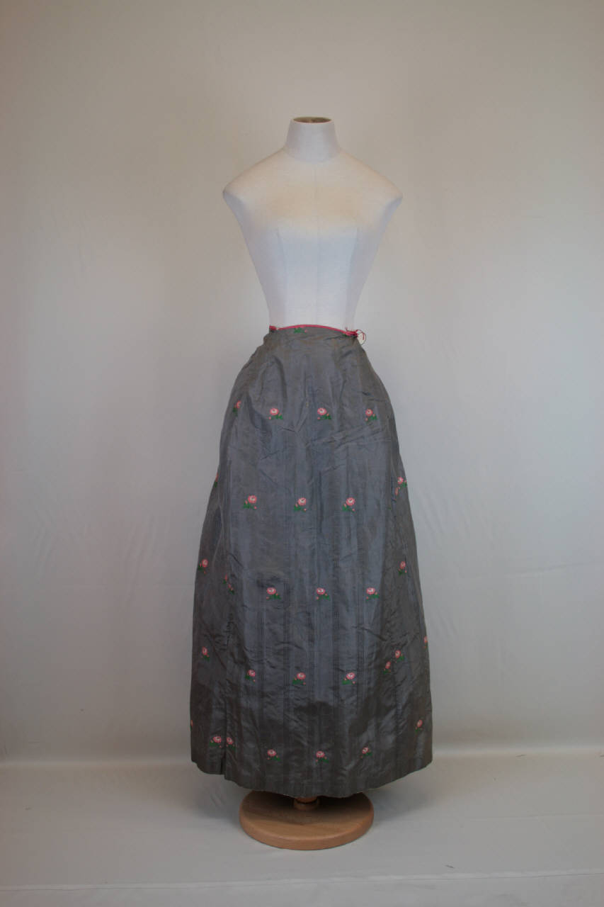 gonna - manifattura italiana (ultimo quarto||seconda metà sec. XIX||sec. XVIII)