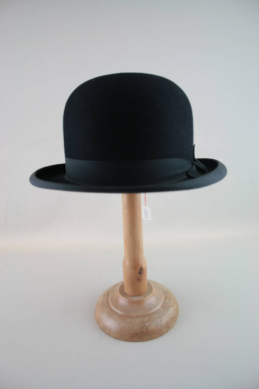 cappello maschile di Cappelleria/ Bossi/ di Nestore Mezzano/ Corso Vitt. Emanuele 34/ Milano (secondo quarto sec. XX)