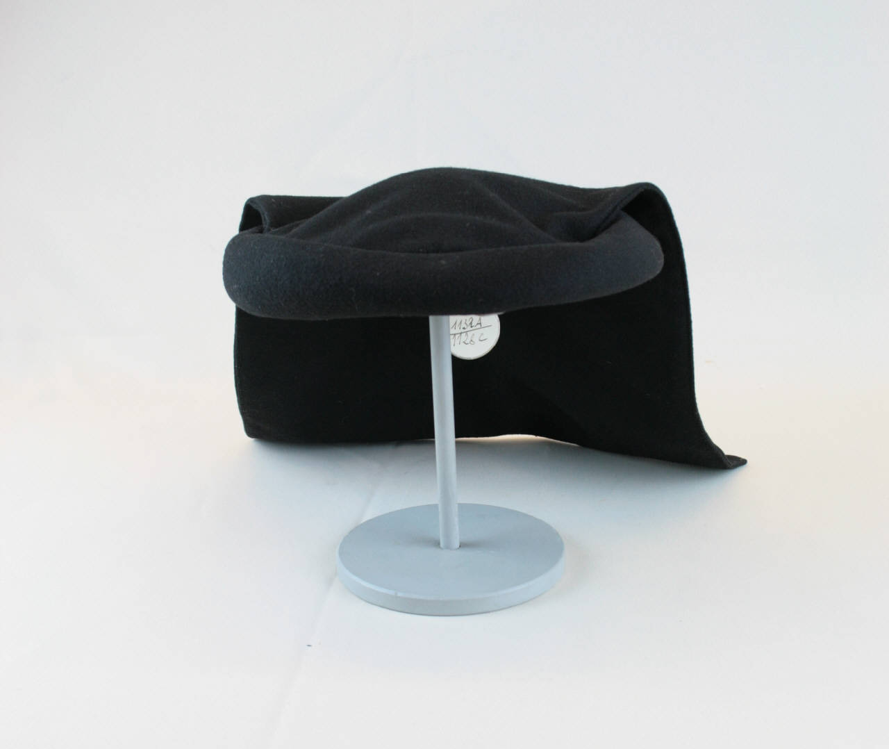 cappello femminile di Cesare Canessa/ Roma (secondo quarto sec. XX)