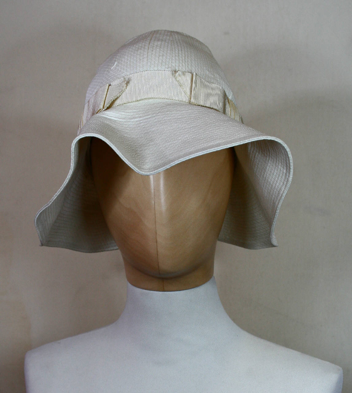cappello femminile - manifattura italiana (prima metà sec. XX)