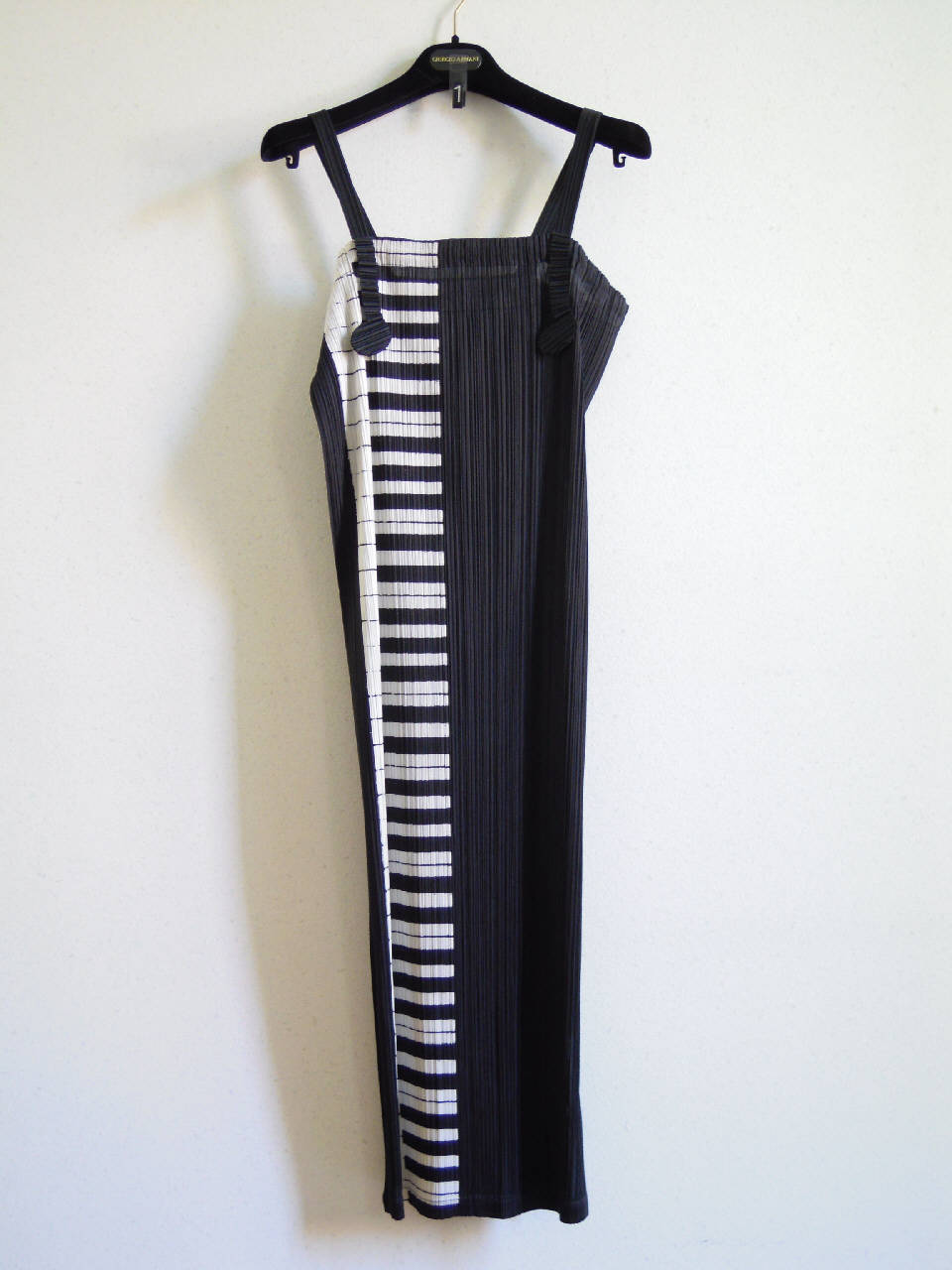 abito femminile di Pleats Please | Issey Miyake (fine/ inizio secc. XX/ XXI)