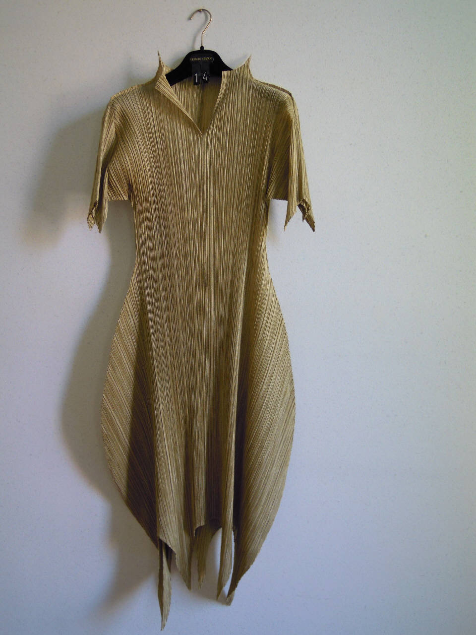 abito femminile di Pleats Please | Issey Miyake (fine/ inizio secc. XX/ XXI)