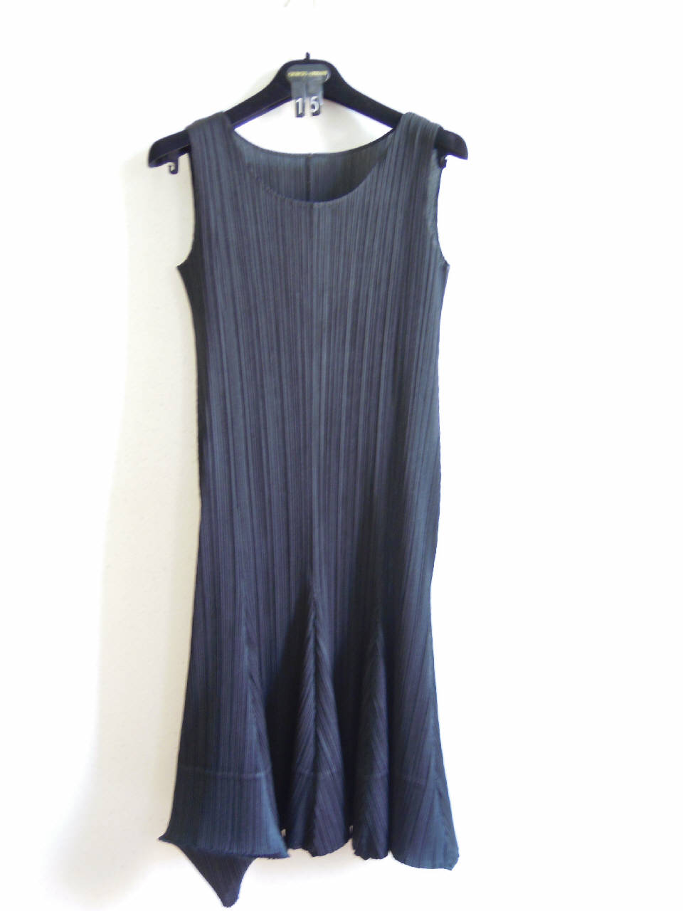 abito femminile di Pleats Please | Issey Miyake (fine/ inizio secc. XX/ XXI)