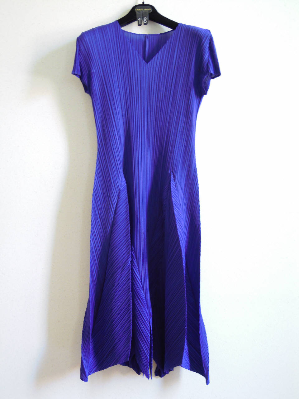 abito femminile di Pleats Please | Issey Miyake (fine/ inizio secc. XX/ XXI)