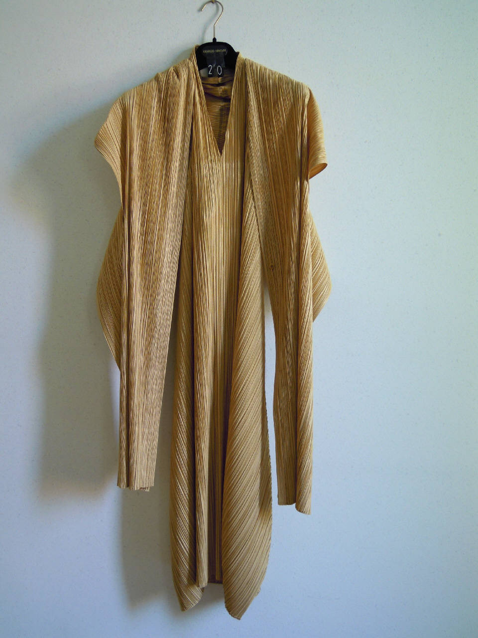 abito femminile di Pleats Please | Issey Miyake (fine/ inizio secc. XX/ XXI)