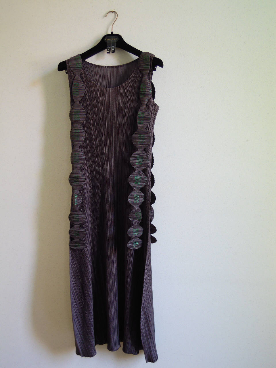 abito femminile di Pleats Please | Issey Miyake (fine/ inizio secc. XX/ XXI)