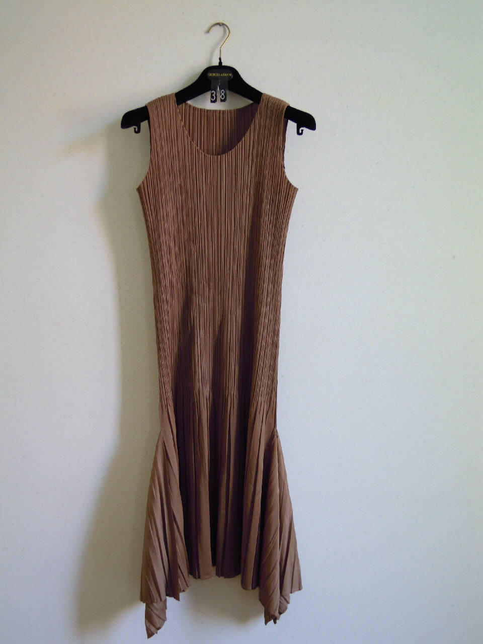 abito femminile di Pleats Please | Issey Miyake (fine/ inizio secc. XX/ XXI)