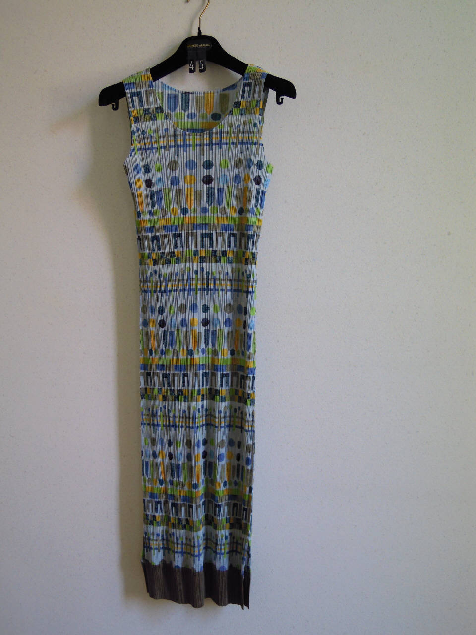 abito femminile di Pleats Please | Issey Miyake (fine/ inizio secc. XX/ XXI)