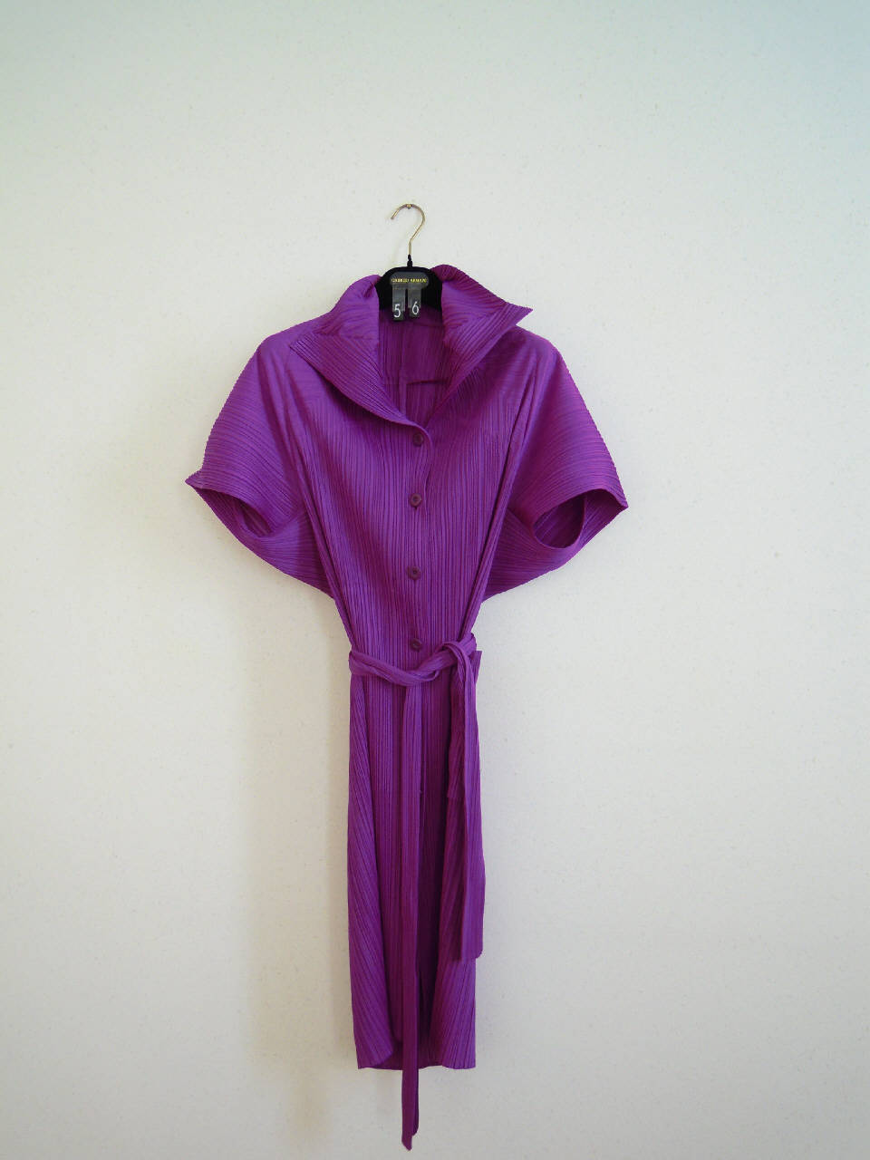 abito femminile di Pleats Please | Issey Miyake (fine/ inizio secc. XX/ XXI)