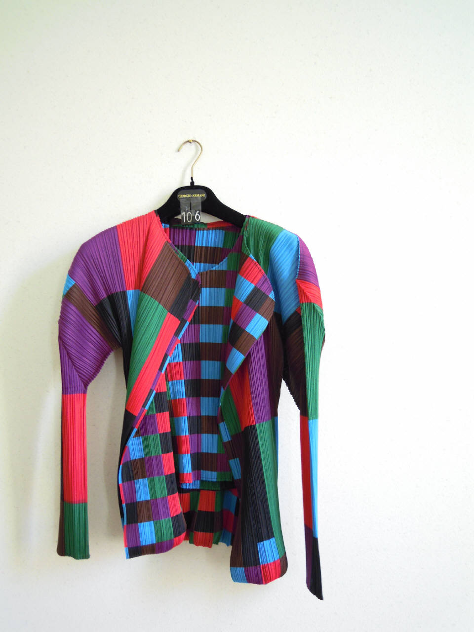 completo femminile di Pleats Please | Issey Miyake (fine/ inizio secc. XX/ XXI)