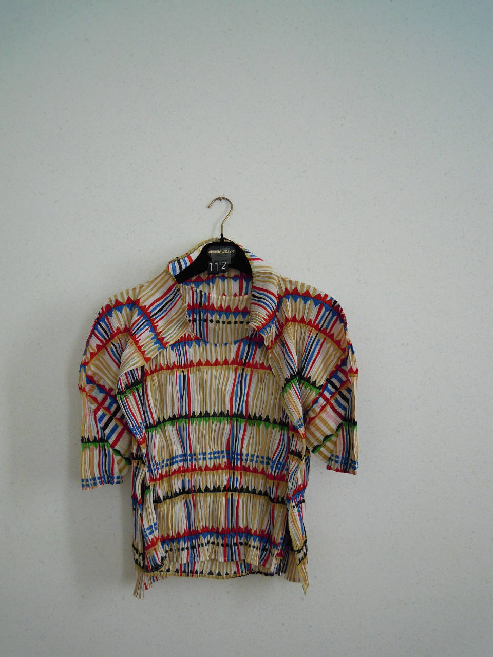 completo femminile di Pleats Please | Issey Miyake (fine/ inizio secc. XX/ XXI)