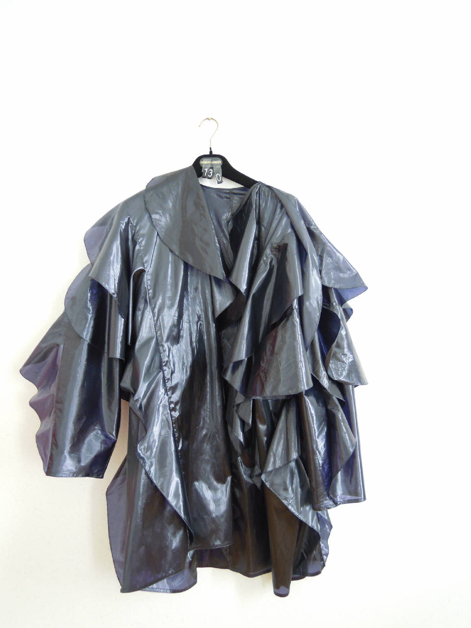 mantello femminile di Pleats Please | Issey Miyake (attribuito) (fine/ inizio secc. XX/ XXI)