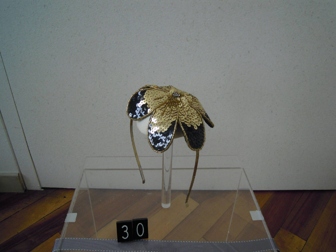 acconciatura di Glitter & Twisted (inizio sec. XXI)