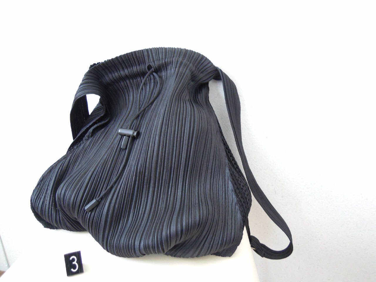 borsa di Pleats Please | Issey Miyake (fine/ inizio secc. XX/ XXI)