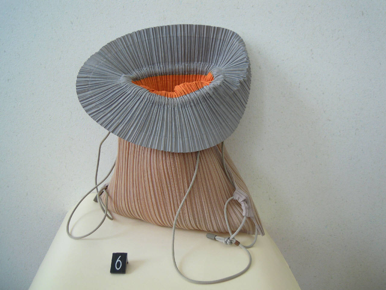 borsa di Pleats Please | Issey Miyake (fine/ inizio secc. XX/ XXI)