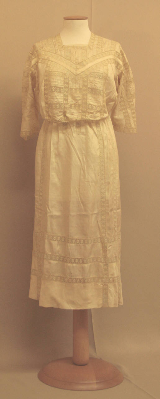 completo femminile - manifattura Italia settentrionale (primo quarto||primo quarto sec. XX||sec. XX)