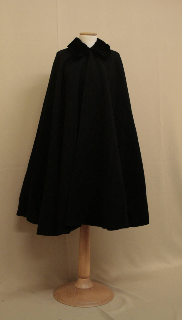 mantello - manifattura italiana (secondo quarto sec. XX)