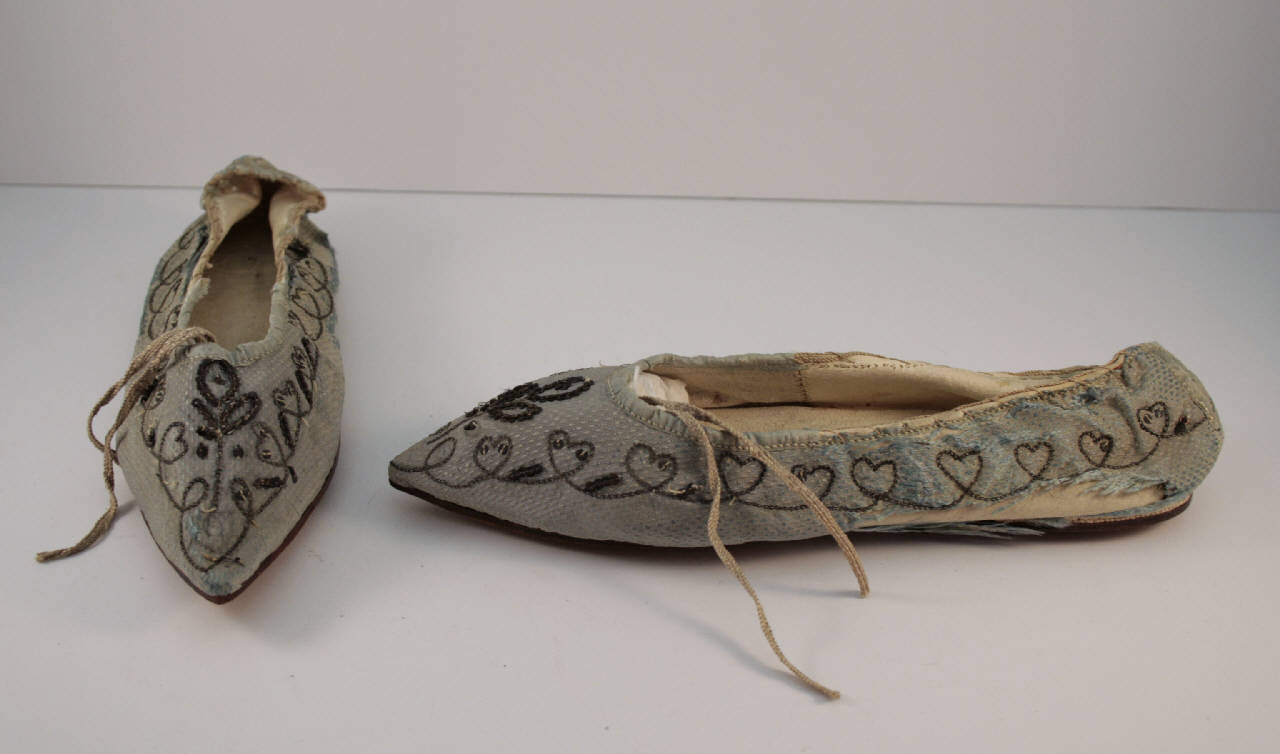 scarpa femminile - manifattura italiana||manifattura francese (ultimo quarto||primo quarto sec. XVIII||sec. XIX)