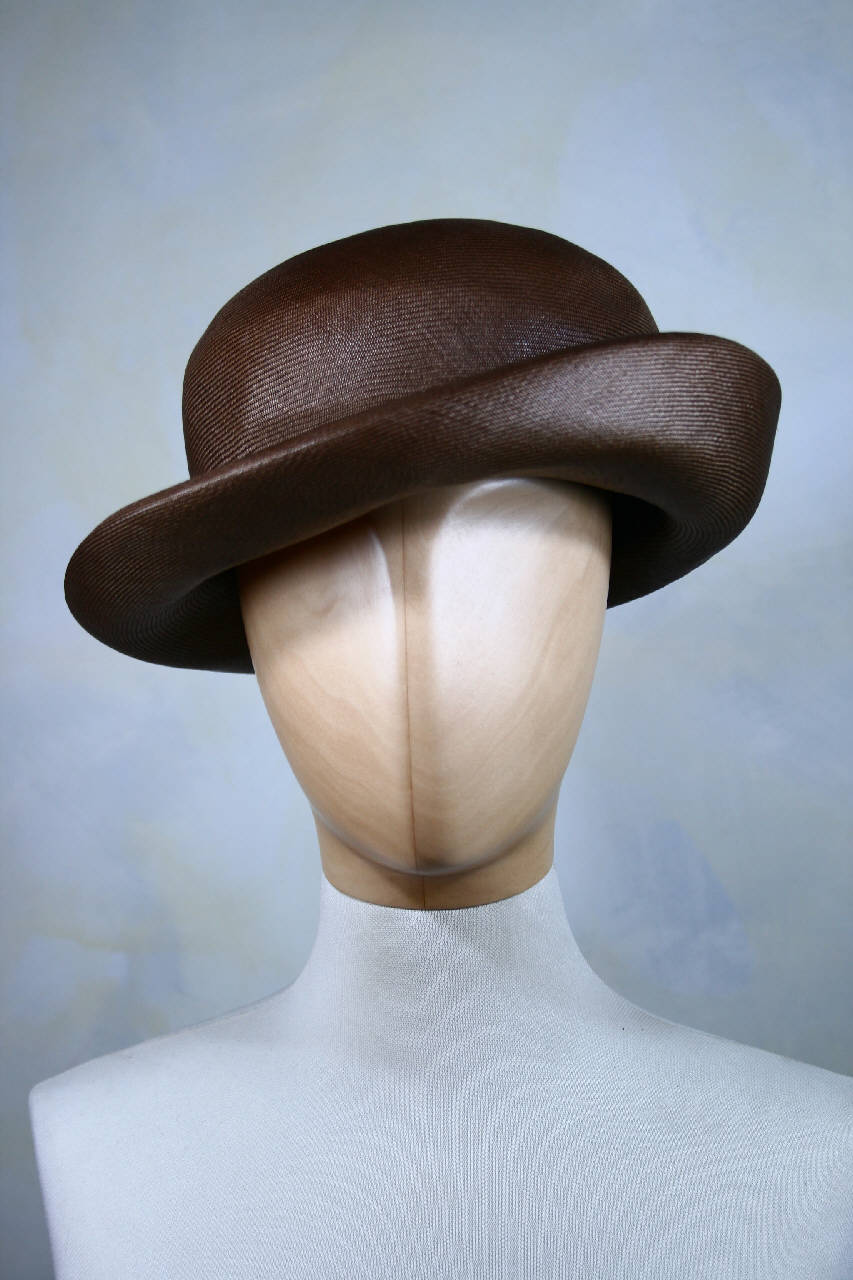 cappello femminile - manifattura italiana (secondo quarto sec. XX)