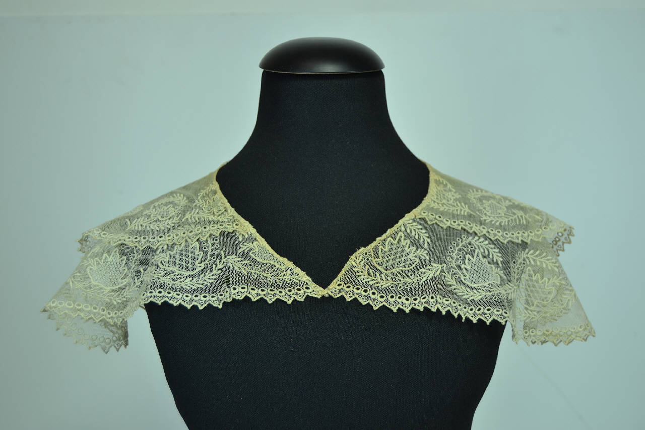 collo femminile - manifattura italiana (primo quarto||primo quarto sec. XX||sec. XX)