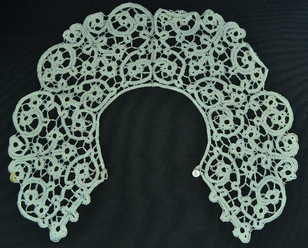 collo femminile - manifattura italiana (ultimo quarto sec. XIX)