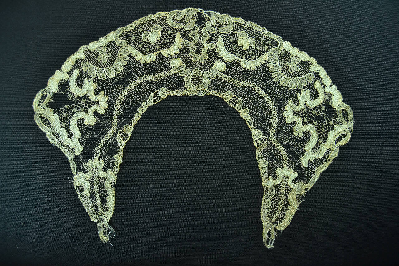 collo femminile - manifattura francese||manifattura ligure (ultimo quarto sec. XIX)