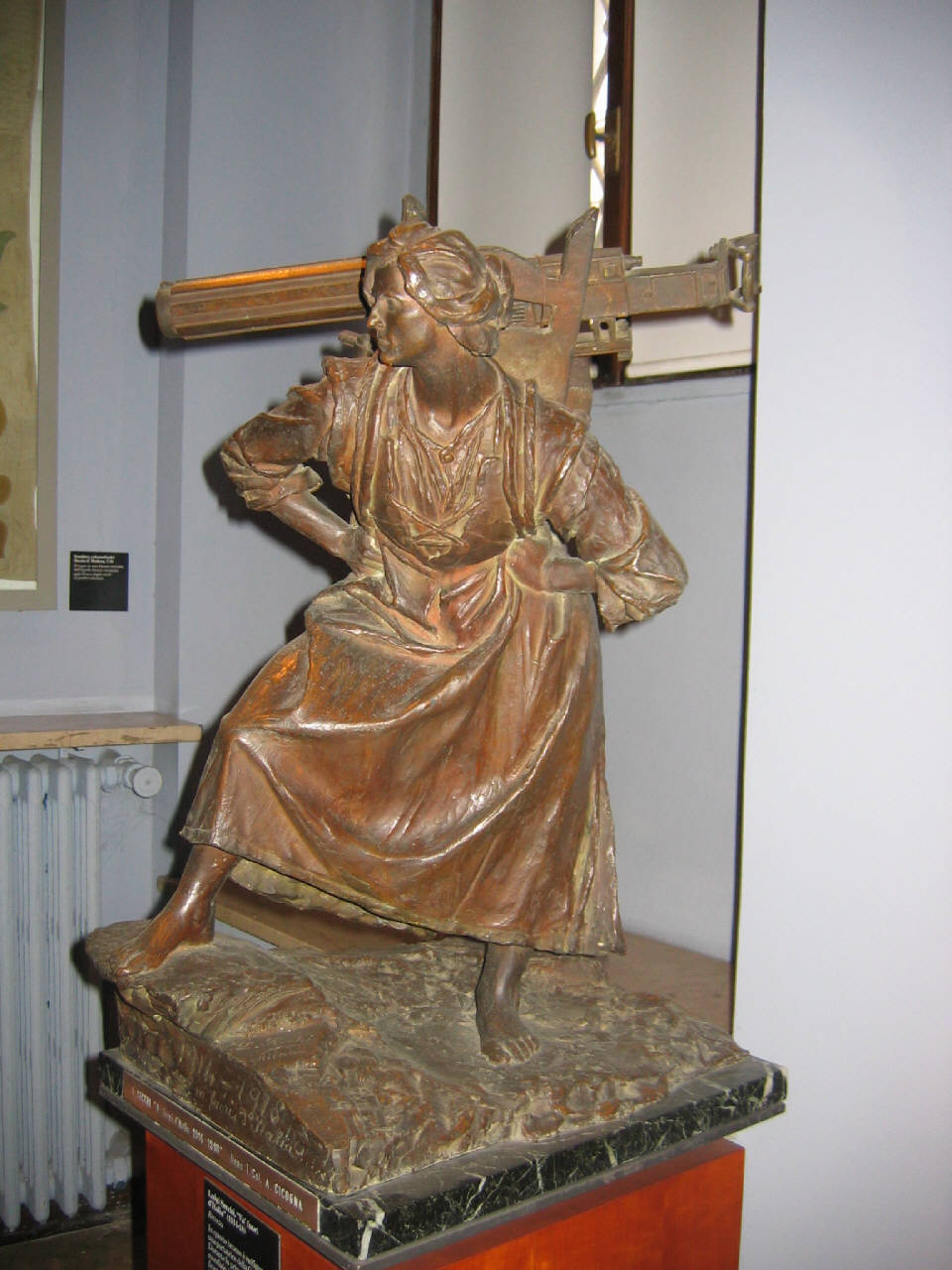 Portatrice della Carnia, Portatrice della Carnia (scultura) di Secchi, Luigi (primo quarto sec. XX)