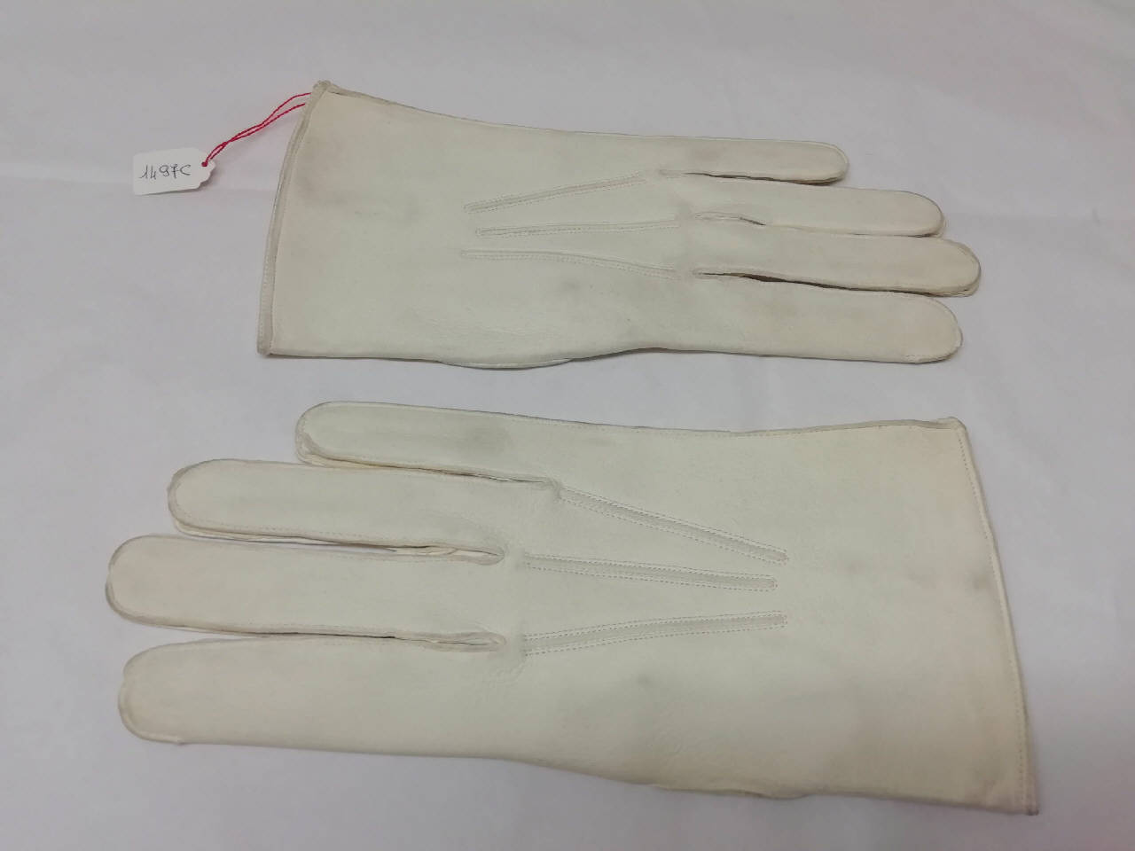 guanto femminile - manifattura italiana (terzo quarto sec. XX)